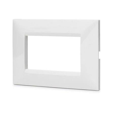 White frame on 4 Nisku