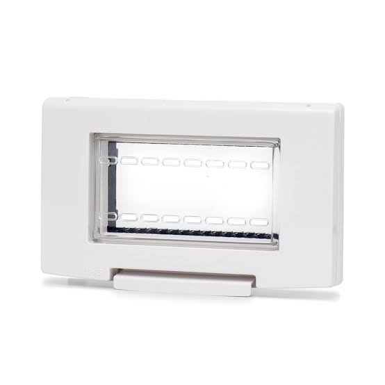 White frame protected from water on 4 Nisku